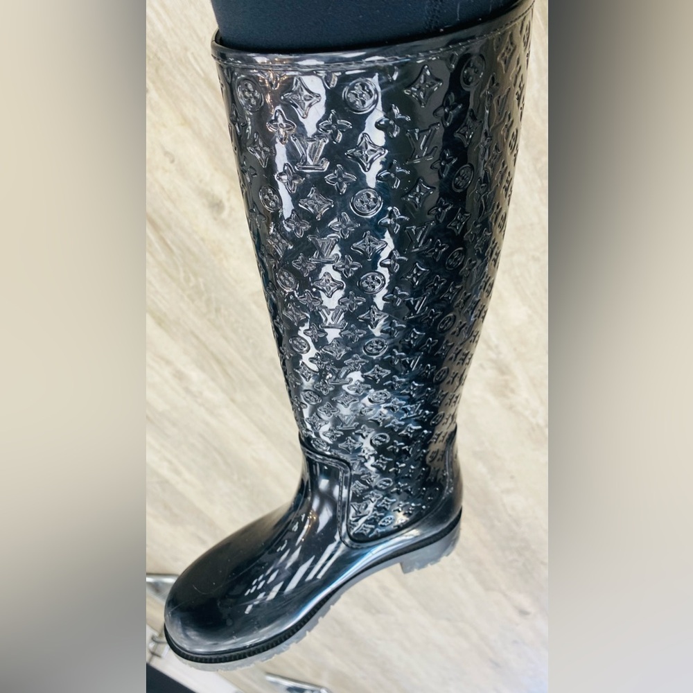 ‼️‼️ Sold. Louis Vuitton Black Monogram Splash Rain Boots - Picture 4 of 17